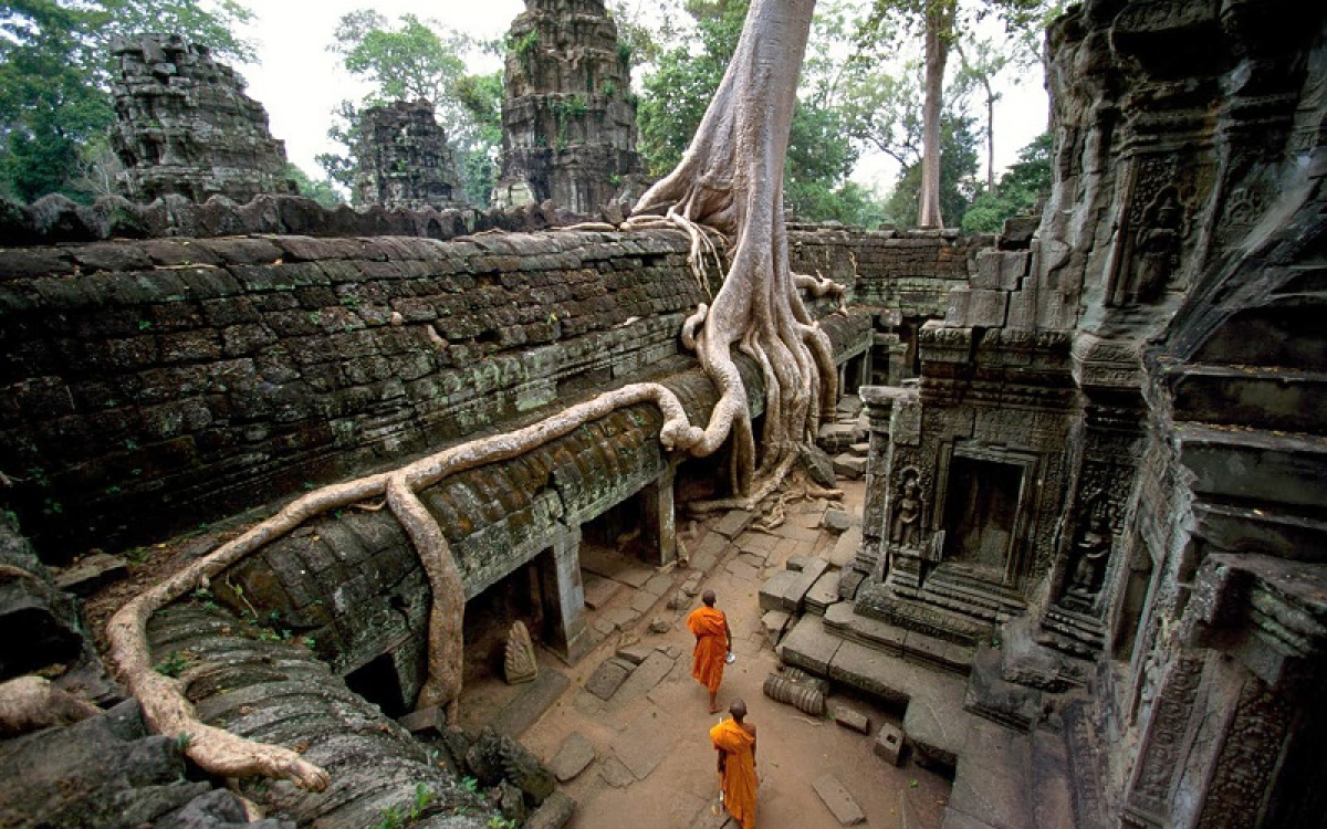 6-Day Cambodia Adventure: Royal Treasures & Ancient Temples Await