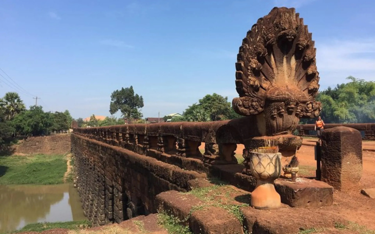 6-Day Cambodia Adventure: Royal Treasures & Ancient Temples Await