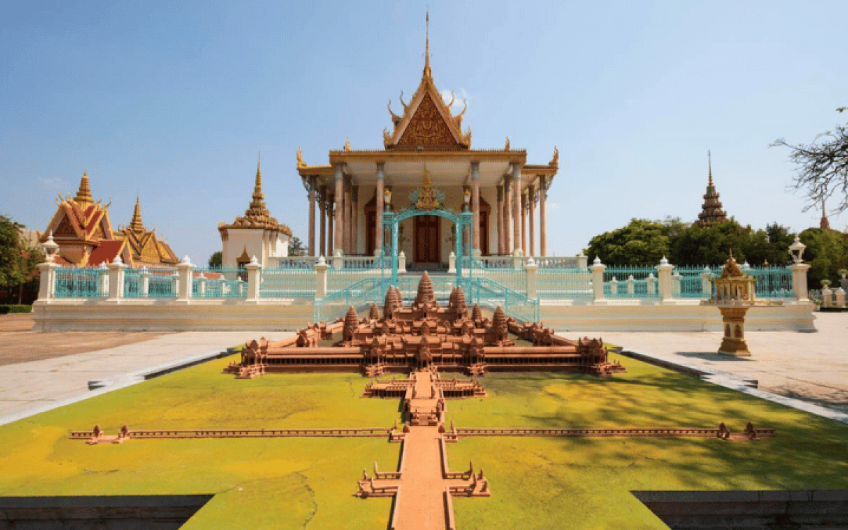 6-Day Cambodia Adventure: Royal Treasures & Ancient Temples Await