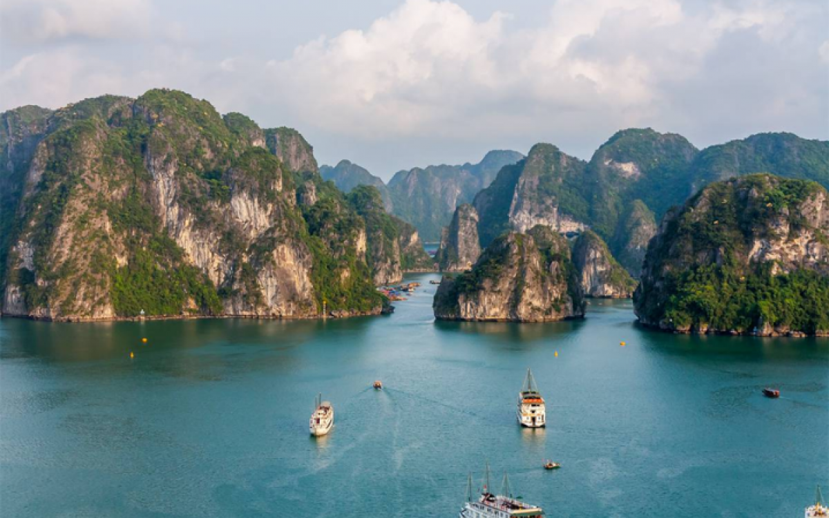 Marvelous Vietnam Golf Package: 11 Days