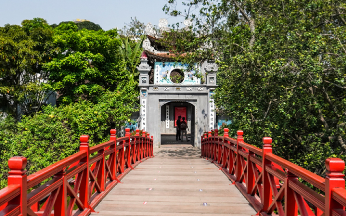 Vietnam Exploration: Hanoi, Halong Bay Tour (5 Days)