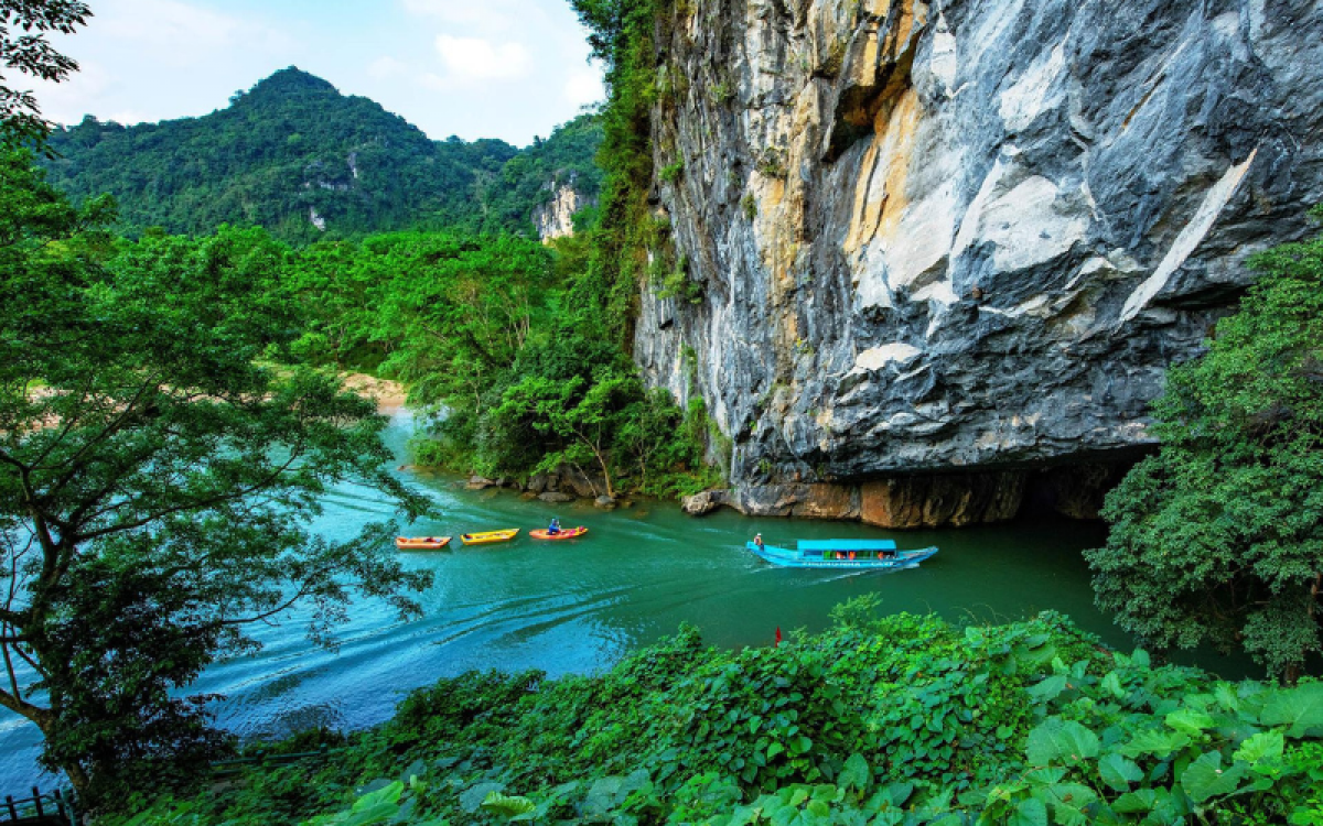 Vietnam Travel Package: 17 Days of Luxury