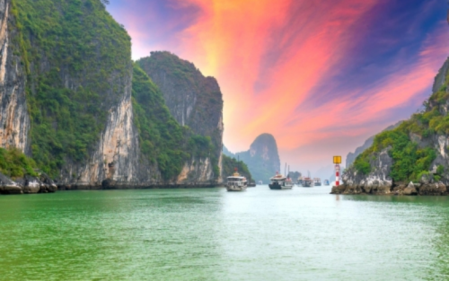 Vietnam Discovery: Hanoi, Halong Bay, Hoi An (6 Days)